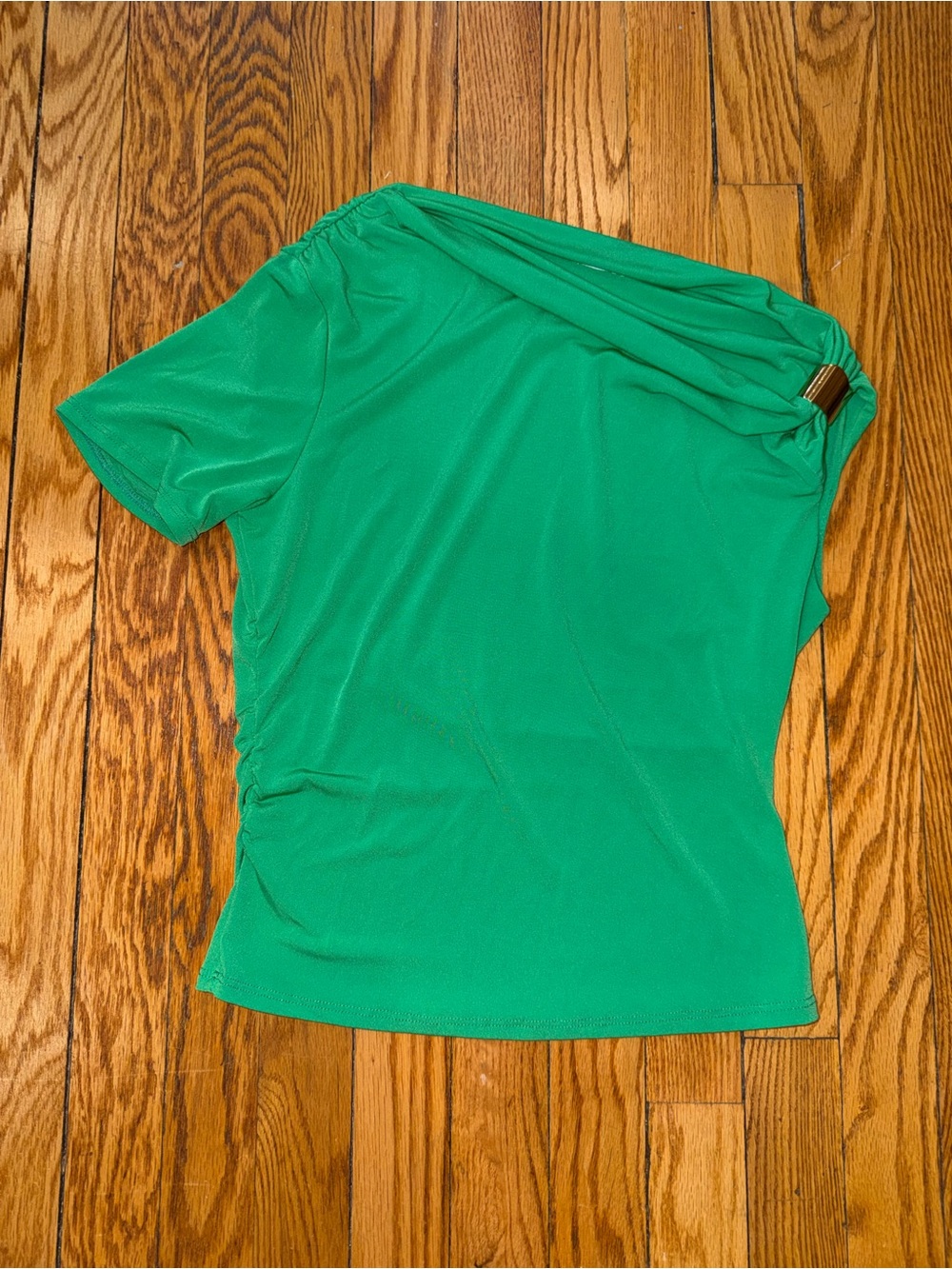 TeenBell Green One-Shoulder Short Sleeve Top with Buckle Accent